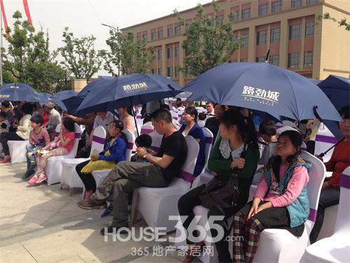 [路劲城]一栋小洋楼样板房绽放 大面积赠送-常