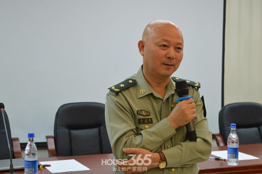 中国人民解放军少将,国防大学防务学院院长朱成虎将军发表演讲