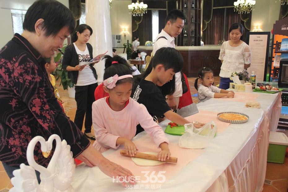 缤纷美食乐享周末 颐景湾畔教你做披萨|图集-芜