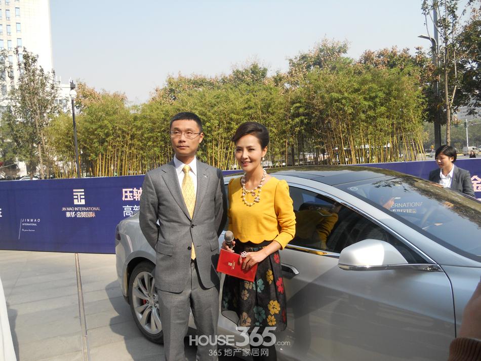 高清组图|西北首个特斯拉超级充电站落户泰华