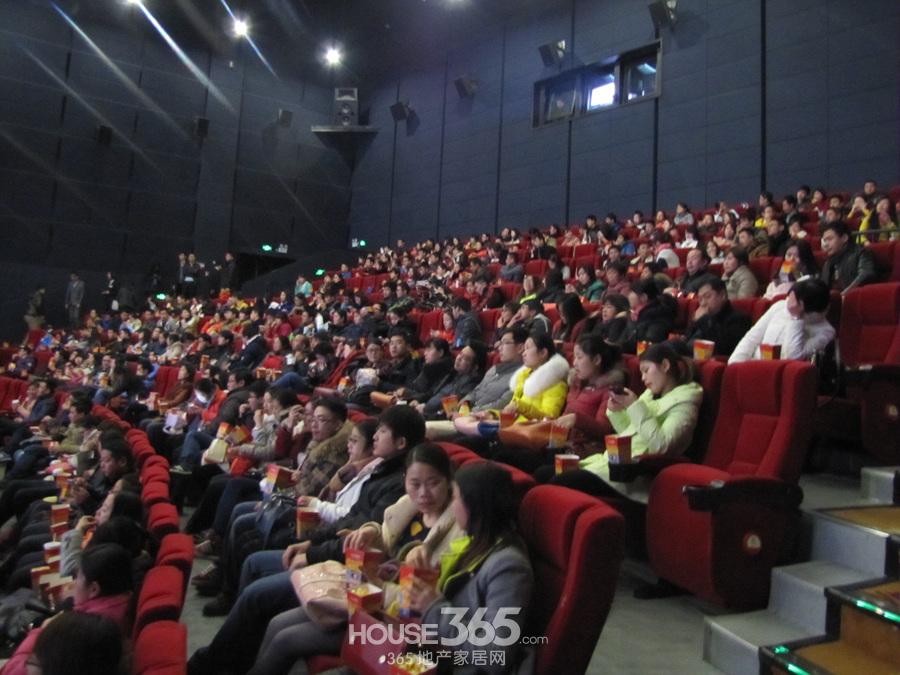 淮矿馥邦天下业主专场观影会现场
