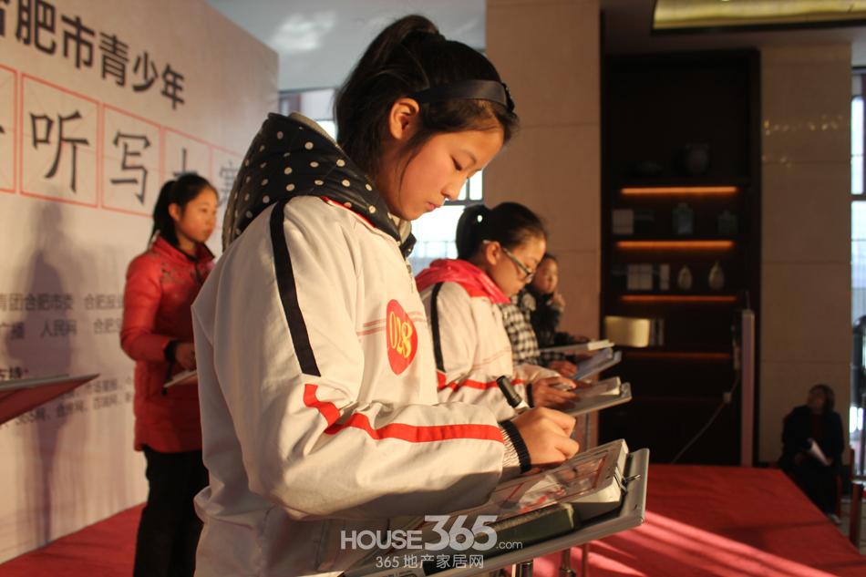 【图集】新赛制10进2宝能城汉字赛激烈开打