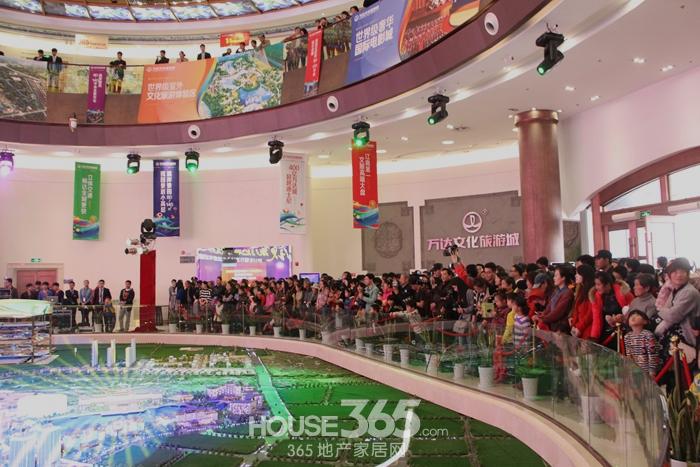 万达城携村长震撼来袭 2015文化旅游年盛大