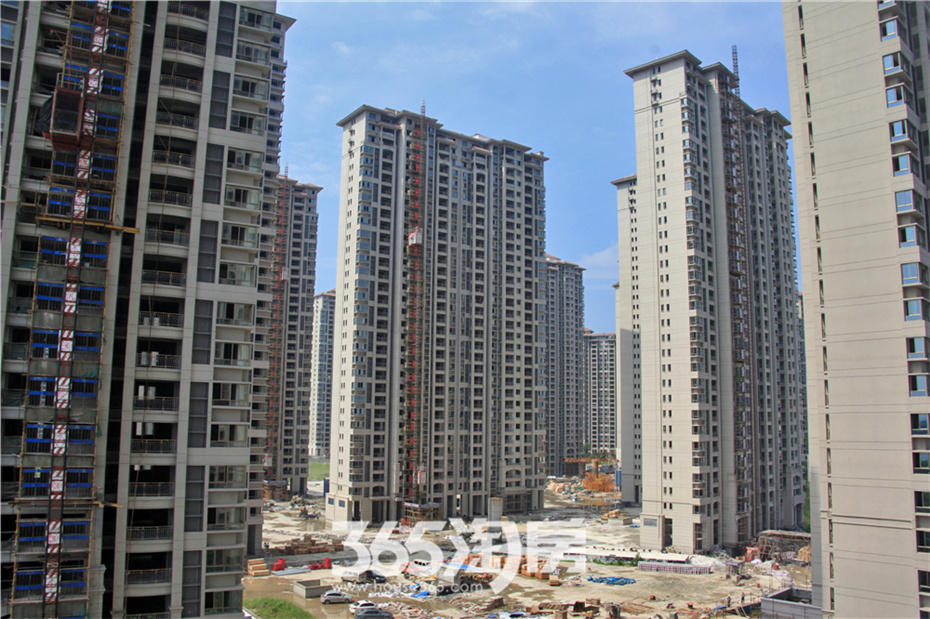 持续高温天气 芜湖碧桂园镜湖春色建设不停歇