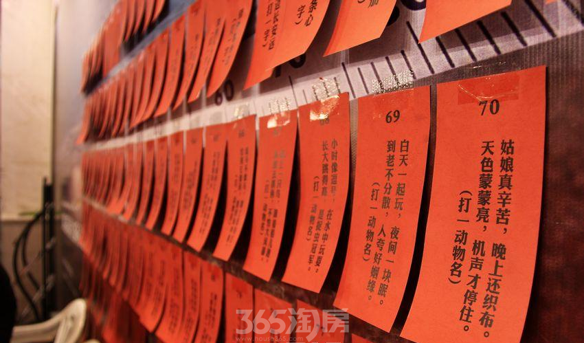 苏州讯 "玉食皆入口,此饼乃独绝......儿女坐团圆,杯盘散狼藉......" 又是一年中秋日,满街小巷已经开始充斥着浓厚的节日气息,洋溢着欢乐喜庆的气氛,红灯高挂,各式各样的月饼也已经铺上各种柜台,你会不会已经挑花眼了呢?还是你更想亲自去挑选一些材料,购置一些模具,以及丰富的內馅食材来喜迎中秋呢?