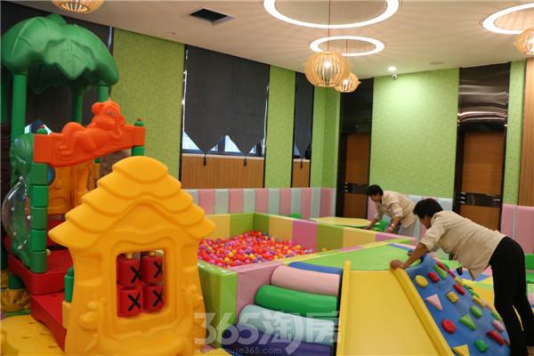 溜溜跑盘:阳光100阿尔勒 锡城首家媲美诚品书