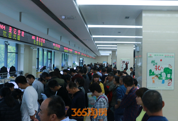 芜湖二手房恐慌性需求爆发 购房者彻夜排队办