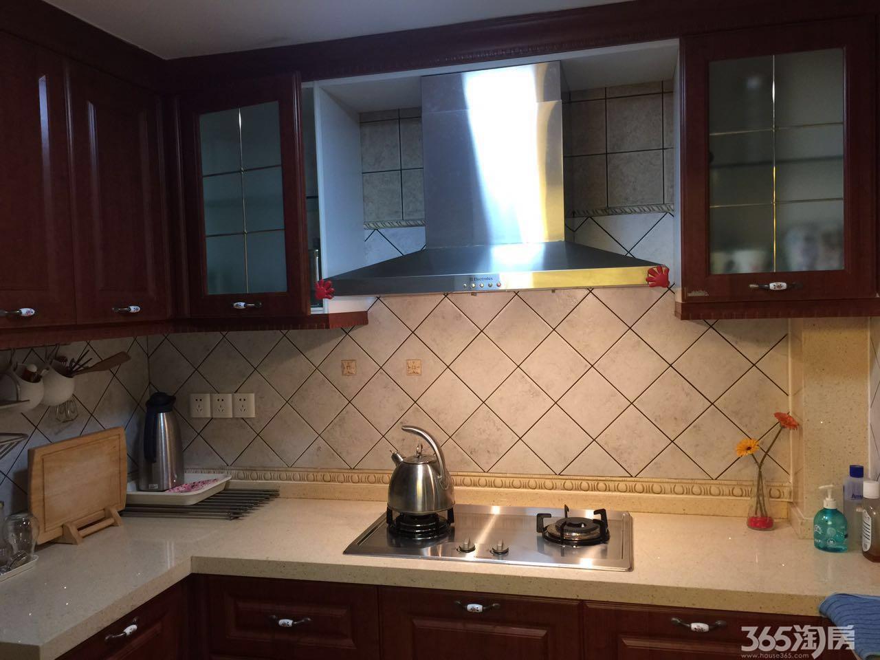 【威尼斯水城4街区 满2年地铁口 横空上市 不犹