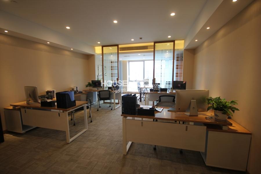 地铁东城广场A办公户型80方样板房——办公室