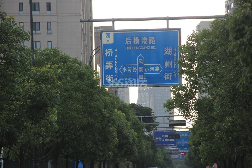 2015年6月绿城江南里项目周边路牌