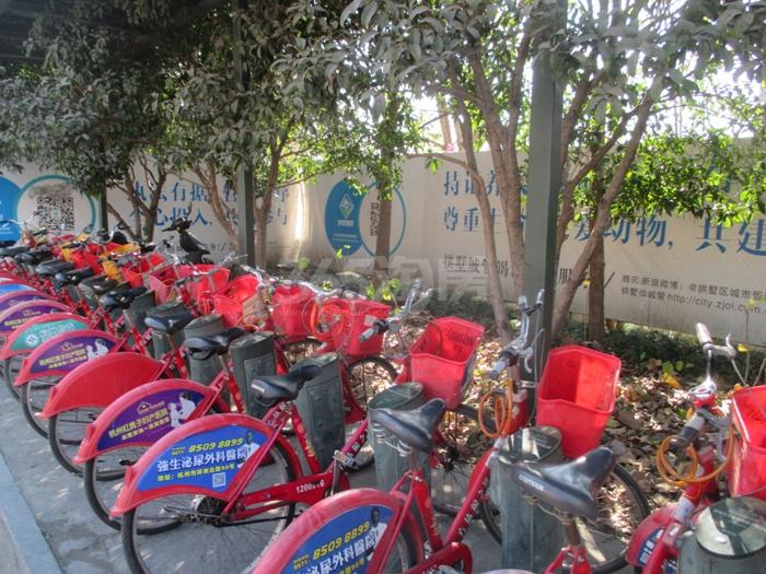 2015年12月大悦城中粮天悦项目周边公共自行车租借点