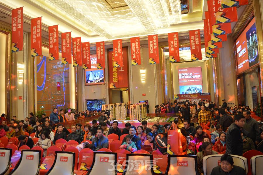 入座后,主持人上台致辞,并代表活动主办方对大家的到来表示热烈欢迎