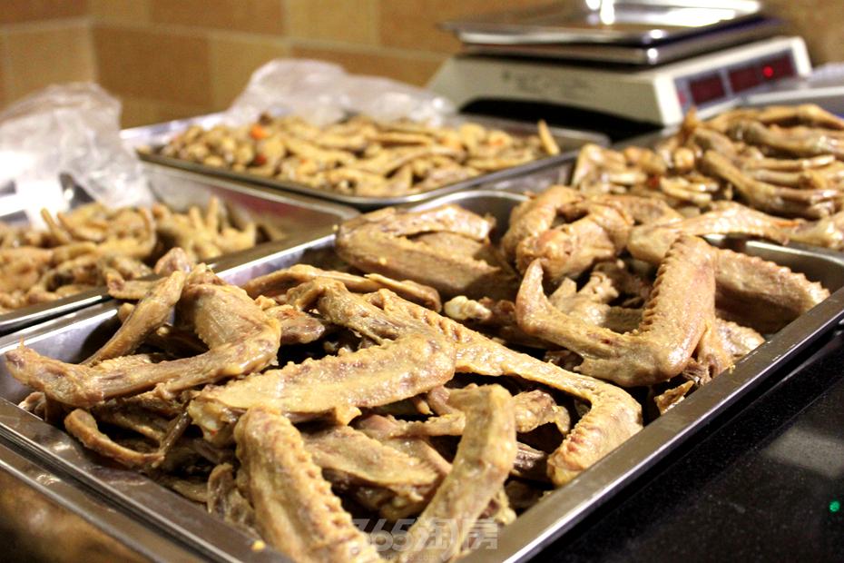 口水流一地 芜湖小吃街美.